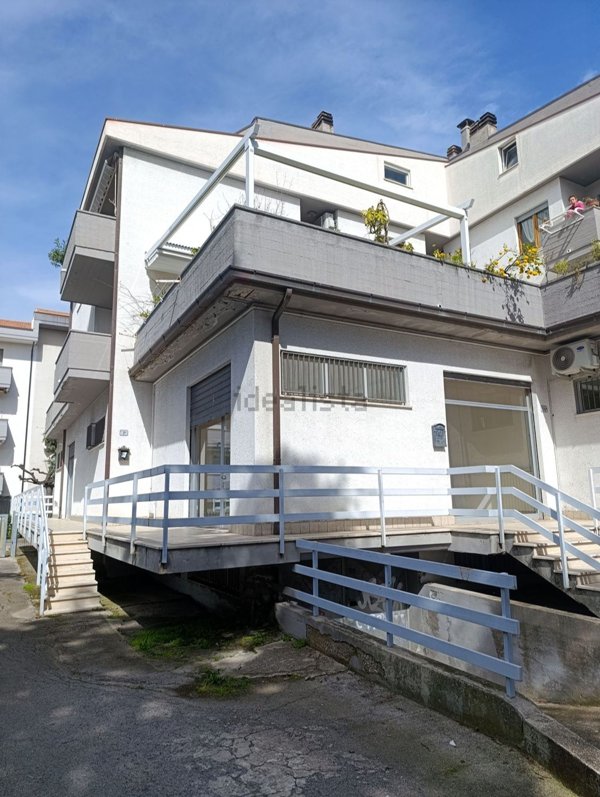 locale commerciale in vendita a Silvi in zona Silvi Marina