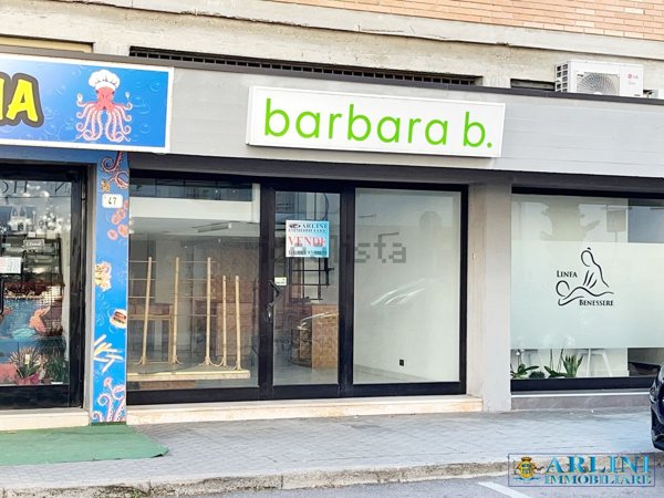 locale commerciale in vendita a Silvi