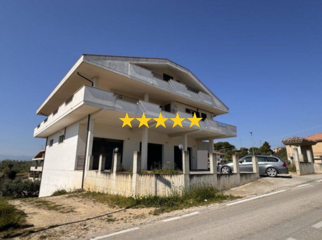 casa indipendente in vendita a Silvi