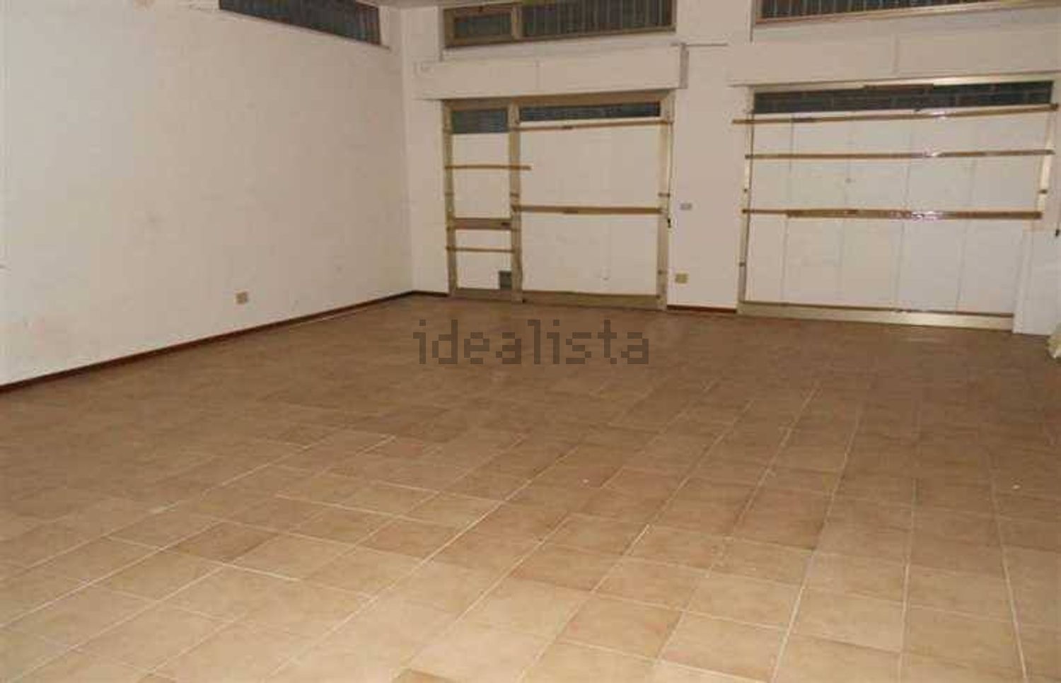 negozio in vendita a Silvi in zona Silvi Marina