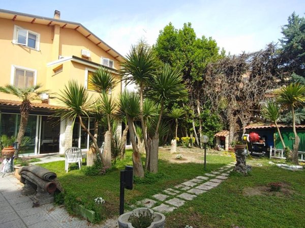 casa indipendente in vendita a Silvi in zona Silvi Marina