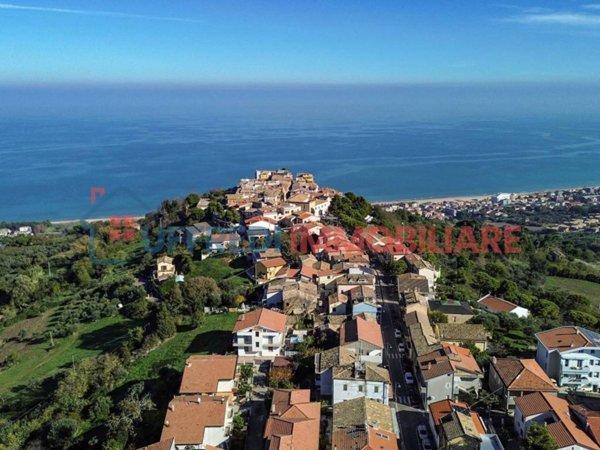 casa indipendente in vendita a Silvi