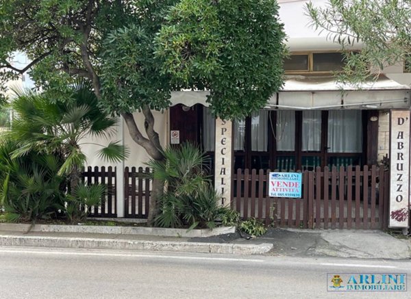 negozio in vendita a Silvi in zona Silvi Marina