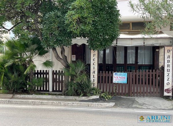 negozio in vendita a Silvi in zona Silvi Marina