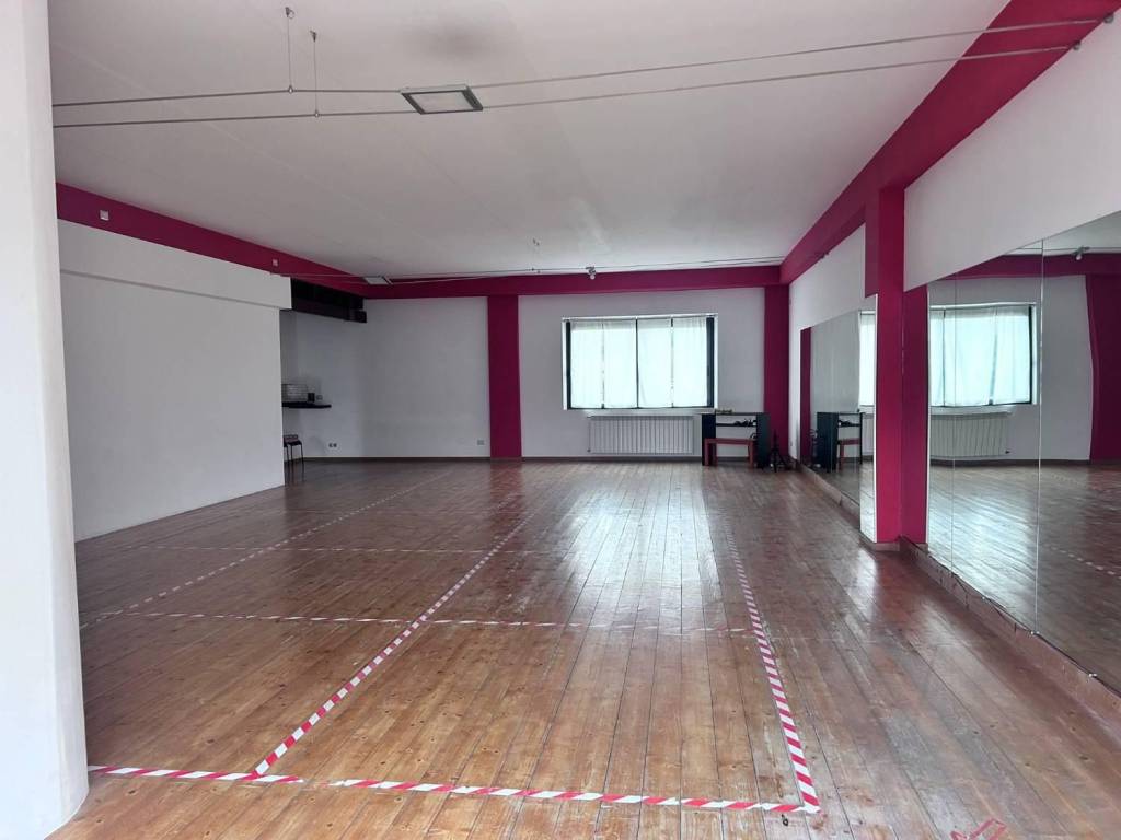 negozio in vendita a Silvi in zona Silvi Marina