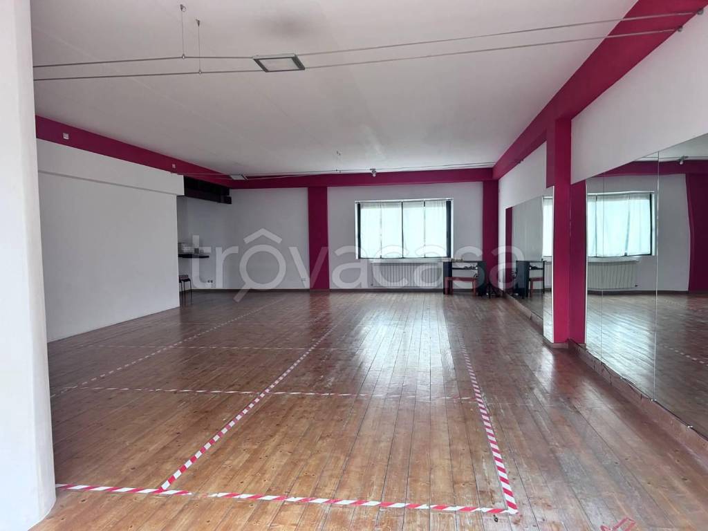 negozio in vendita a Silvi in zona Silvi Marina