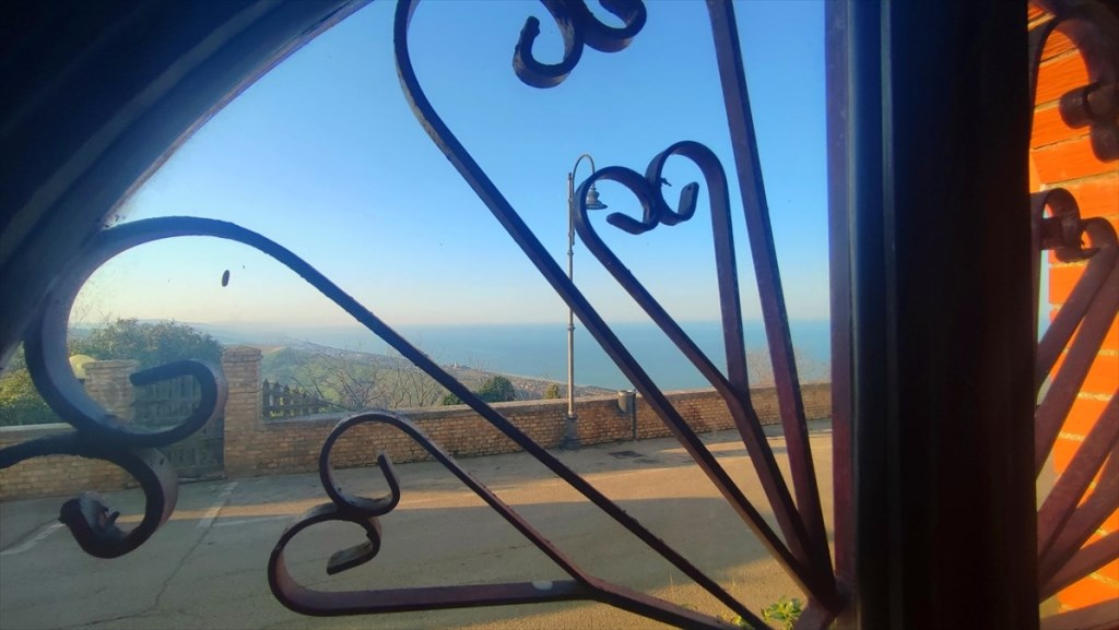 locale commerciale in vendita a Silvi in zona Silvi Paese