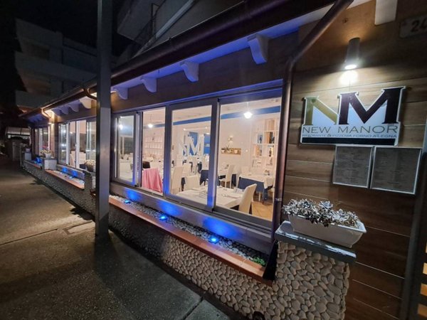 negozio in vendita a Silvi in zona Silvi Marina