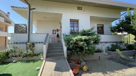 casa indipendente in vendita a Silvi in zona Silvi Paese