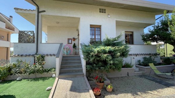 casa indipendente in vendita a Silvi in zona Silvi Paese