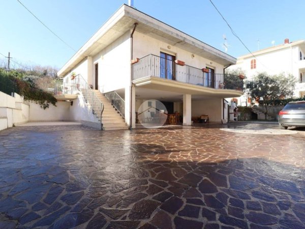 casa indipendente in vendita a Silvi in zona Silvi Marina