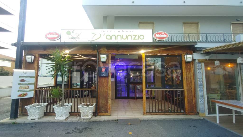negozio in vendita a Silvi in zona Silvi Marina
