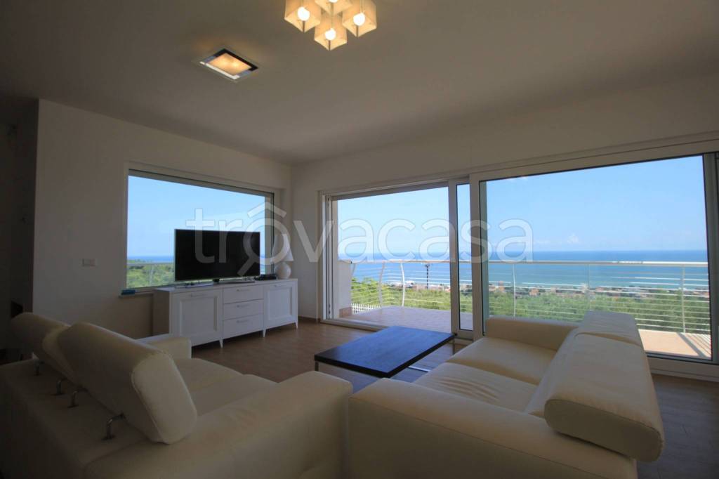 casa indipendente in vendita a Silvi in zona Silvi Marina