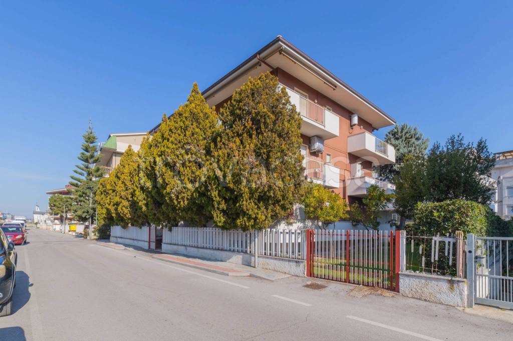 appartamento in vendita a Silvi in zona Silvi Marina