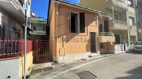 casa indipendente in vendita a Silvi in zona Silvi Marina