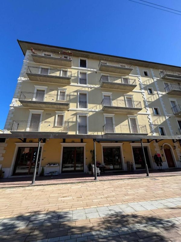 locale commerciale in vendita a Silvi in zona Silvi Marina