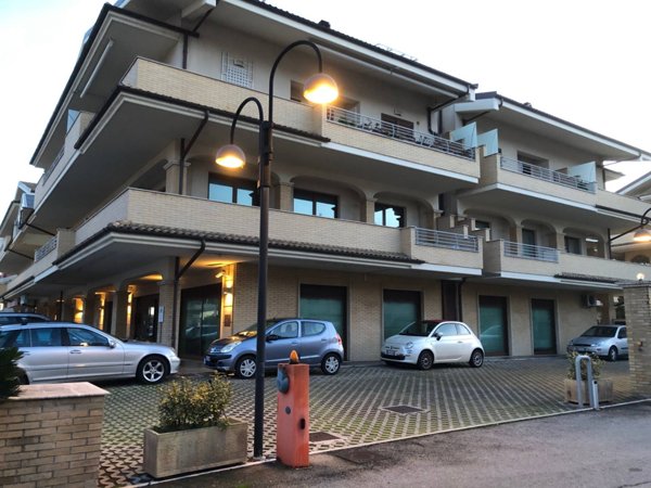 locale commerciale in vendita a Silvi in zona Silvi Marina