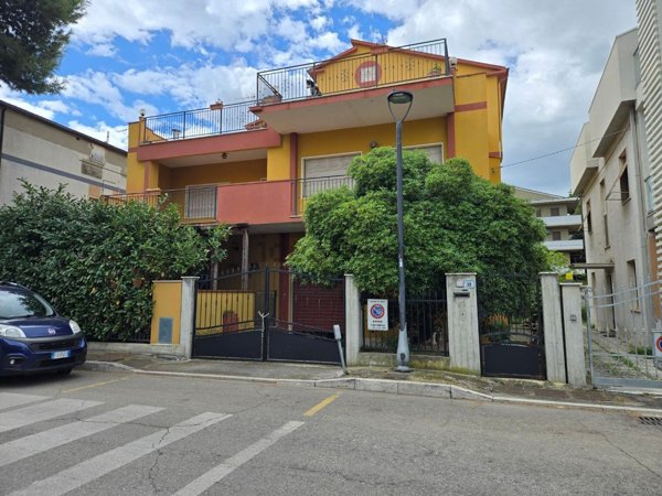 casa indipendente in vendita a Silvi in zona Silvi Marina
