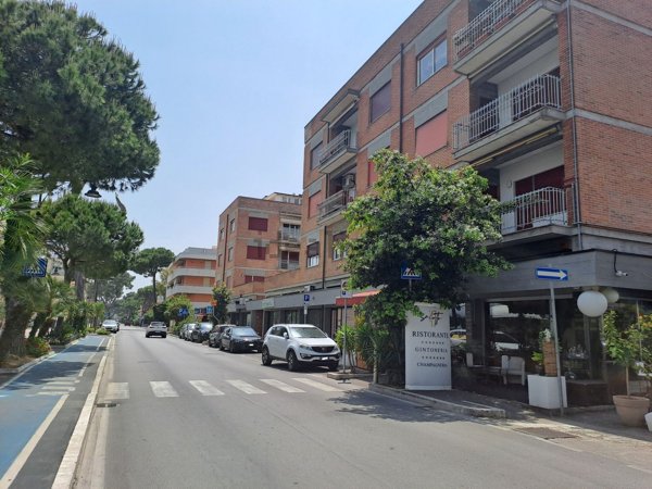 locale commerciale in vendita a Silvi