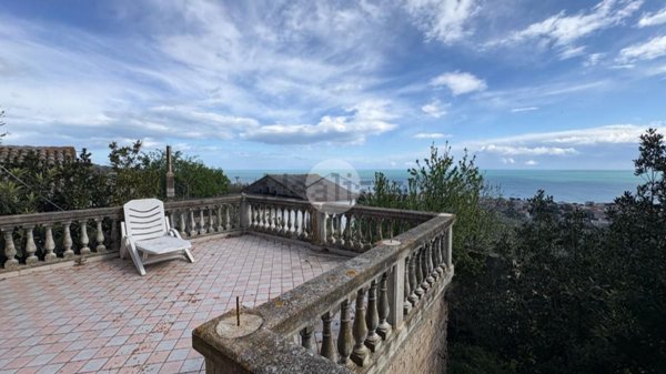 casa indipendente in vendita a Silvi