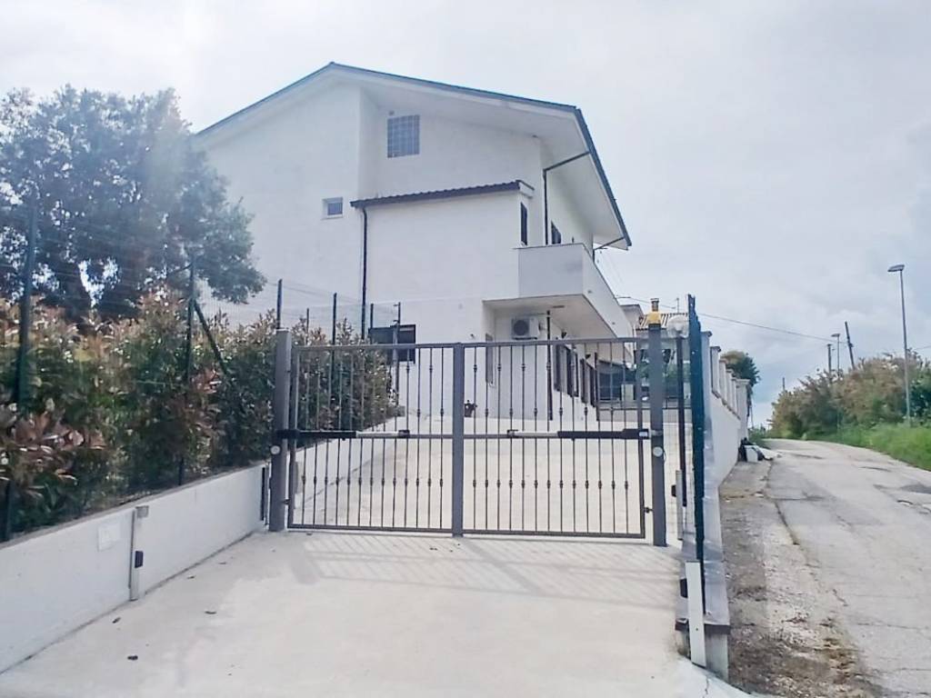 appartamento in vendita a Silvi in zona Pianacce