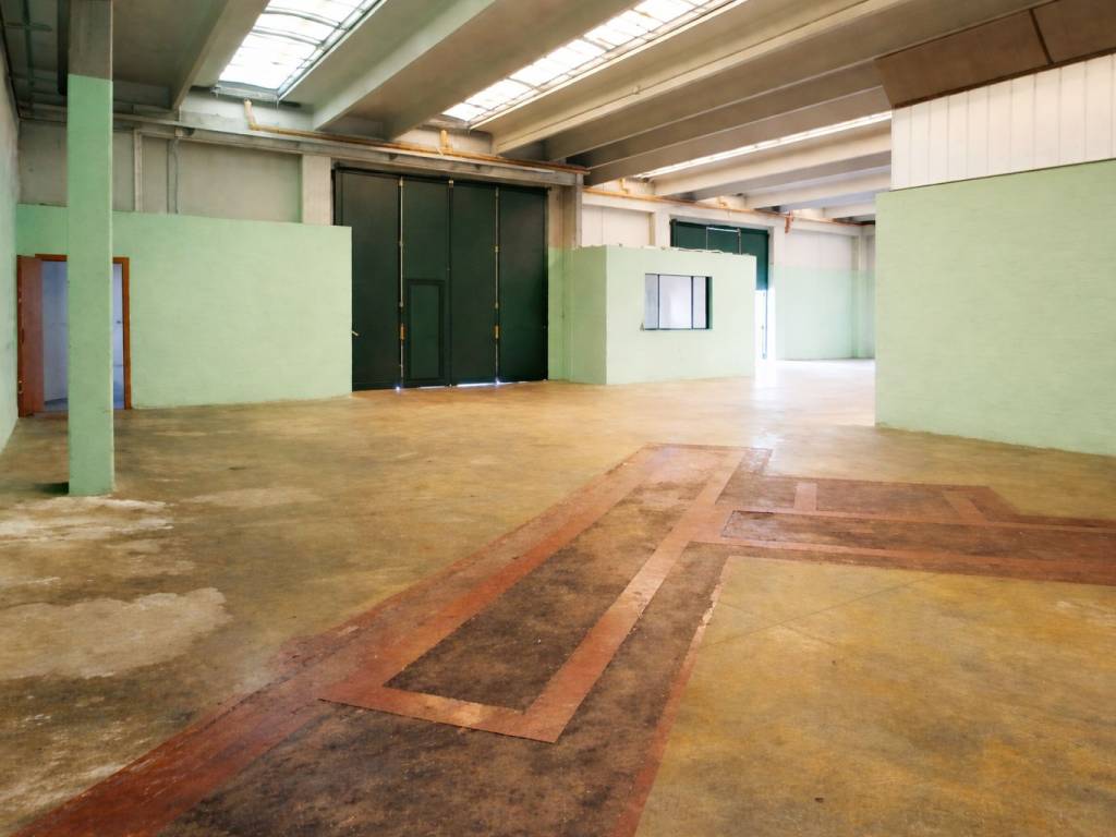 locale commerciale in vendita a Silvi in zona Silvi Marina