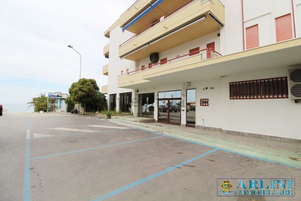 locale commerciale in vendita a Silvi