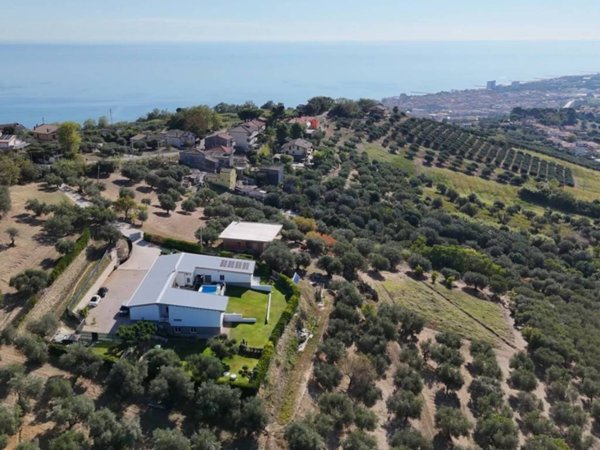 casa indipendente in vendita a Silvi in zona Pianacce