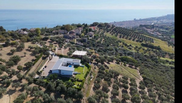 casa indipendente in vendita a Silvi in zona Silvi Marina