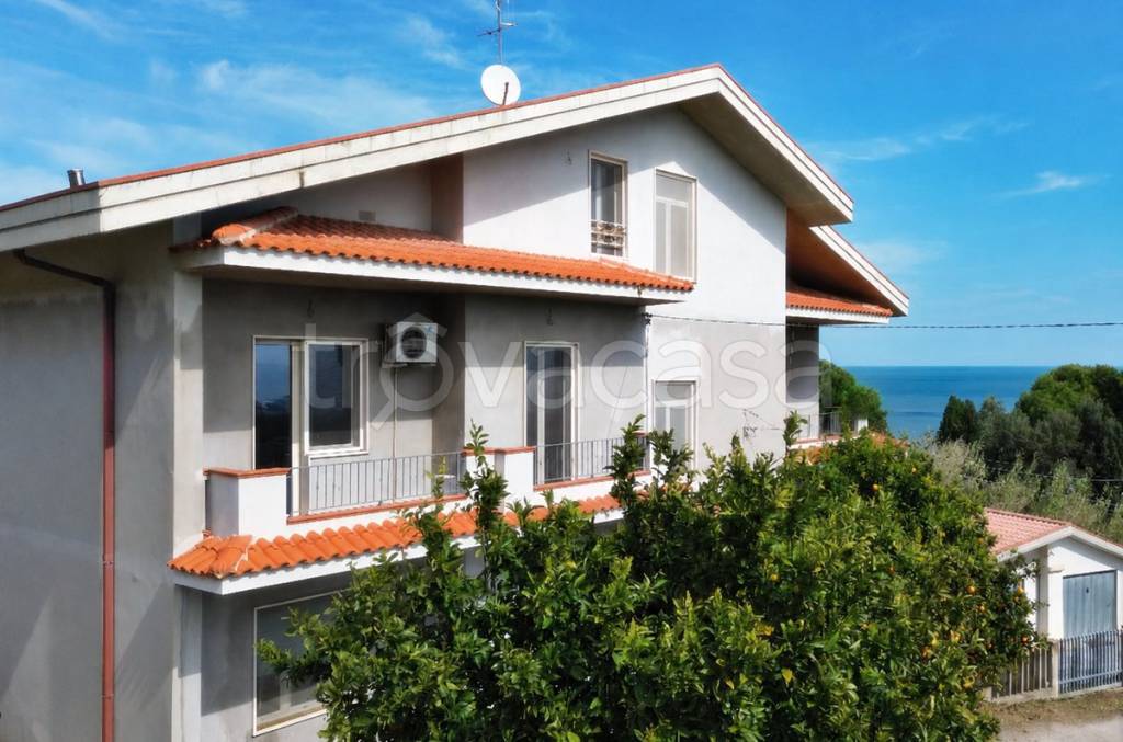 casa indipendente in vendita a Silvi in zona Silvi Marina