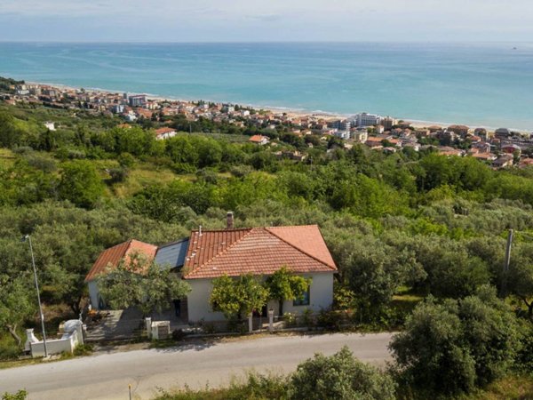 casa indipendente in vendita a Silvi in zona Pianacce