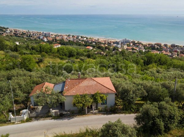 casa indipendente in vendita a Silvi