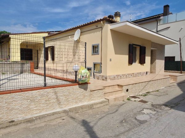 casa indipendente in vendita a Silvi in zona Pianacce