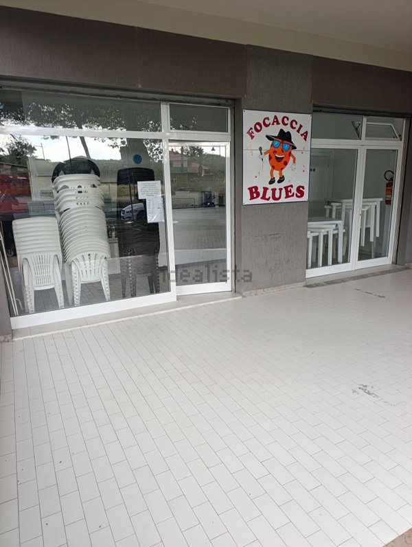 locale commerciale in vendita a Silvi in zona Silvi Marina