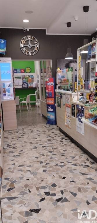 negozio in vendita a Silvi in zona Silvi Marina