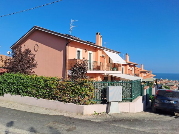 casa indipendente in vendita a Silvi in zona Santo Stefano