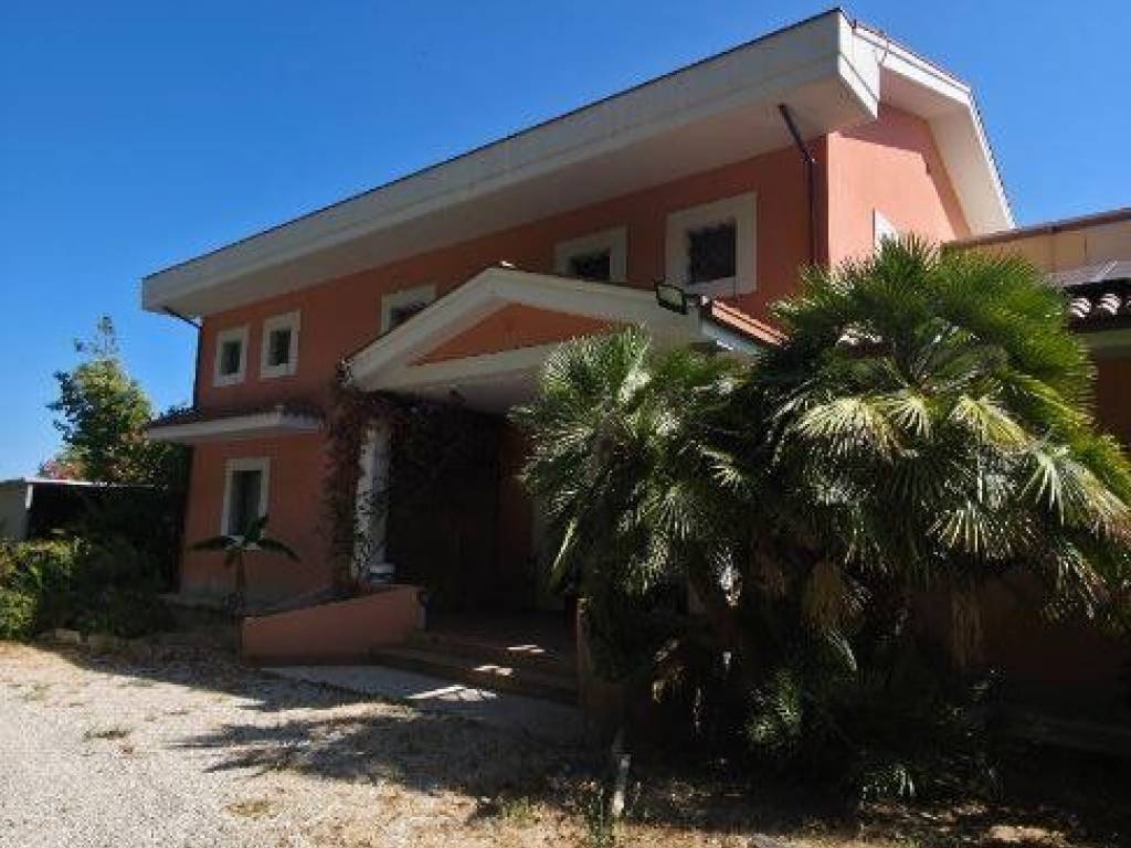 casa indipendente in vendita a Silvi in zona Pianacce