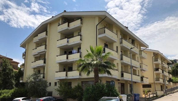 locale commerciale in vendita a Silvi in zona Santo Stefano