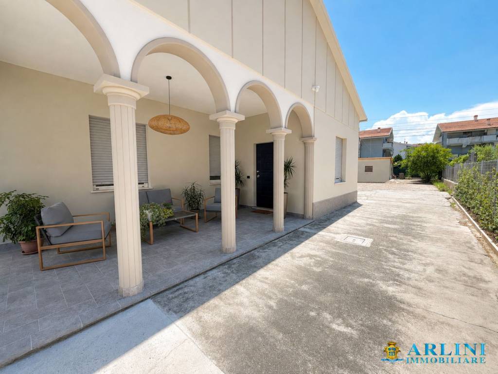 casa indipendente in vendita a Silvi in zona Silvi Marina