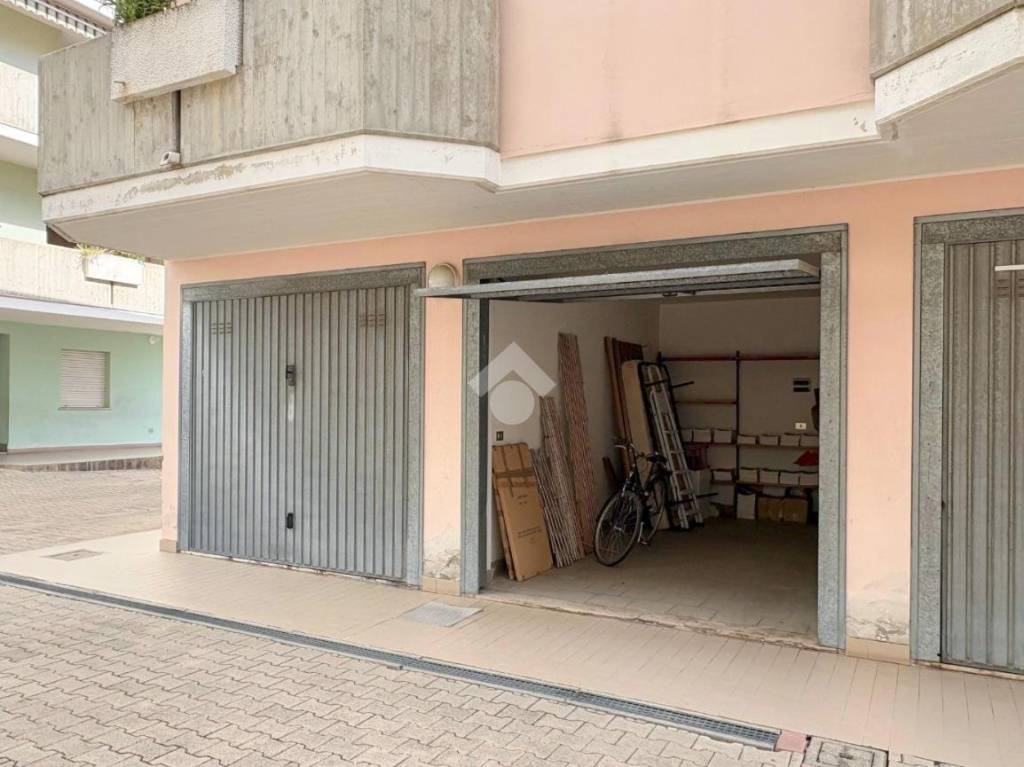 box auto in vendita a Silvi in zona Santo Stefano