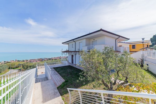 casa indipendente in vendita a Silvi in zona Santo Stefano