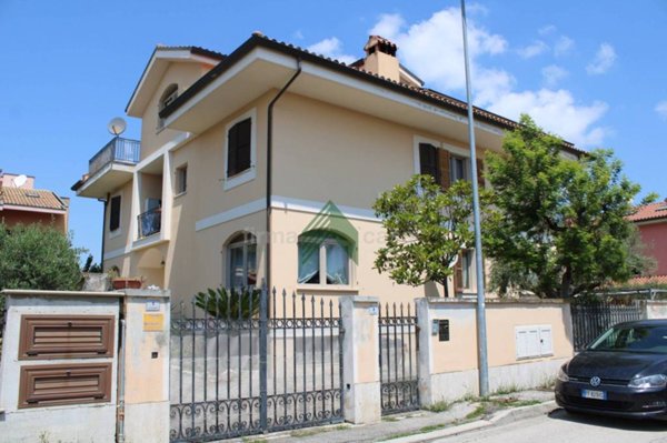 casa indipendente in vendita a Teramo in zona San Nicolò a Tordino