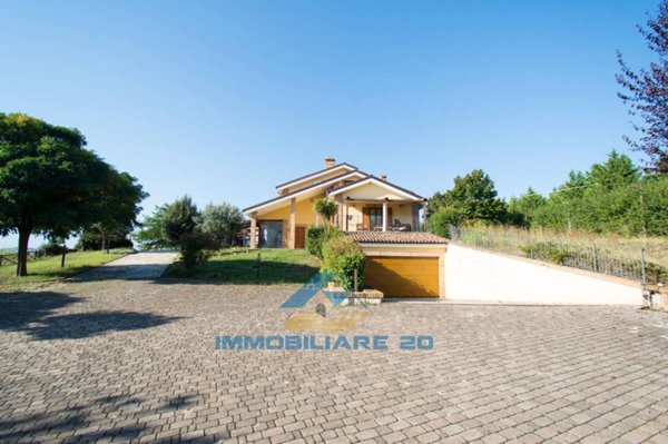 casa indipendente in vendita a Teramo in zona Villa Falchini