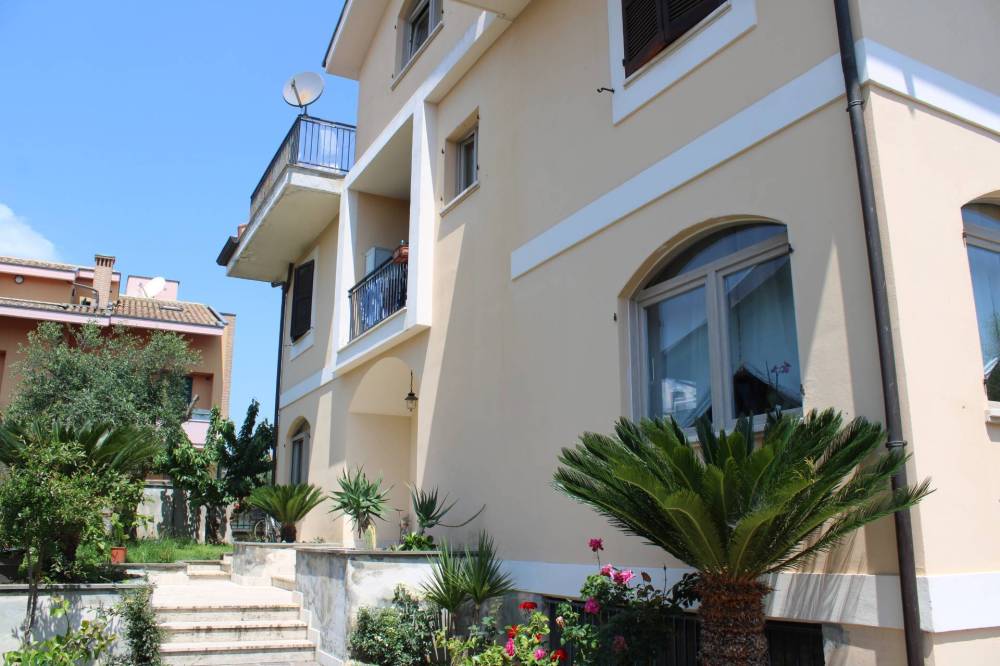 casa indipendente in vendita a Teramo in zona San Nicolò a Tordino