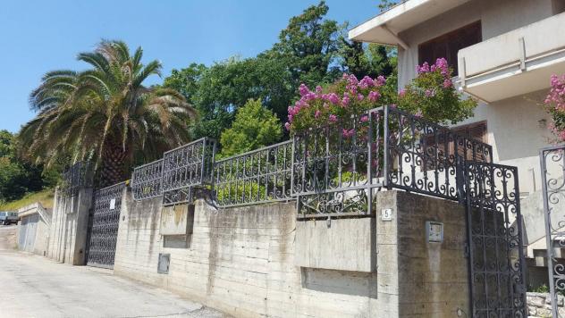 casa indipendente in vendita a Teramo