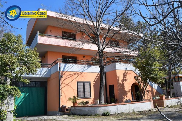 casa indipendente in vendita a Teramo