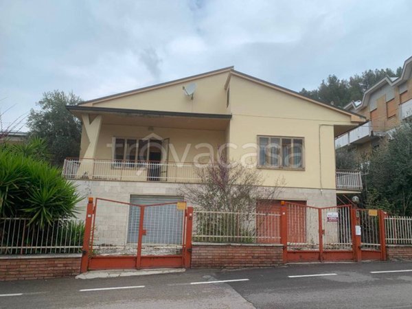 casa indipendente in vendita a Teramo in zona Centro Città