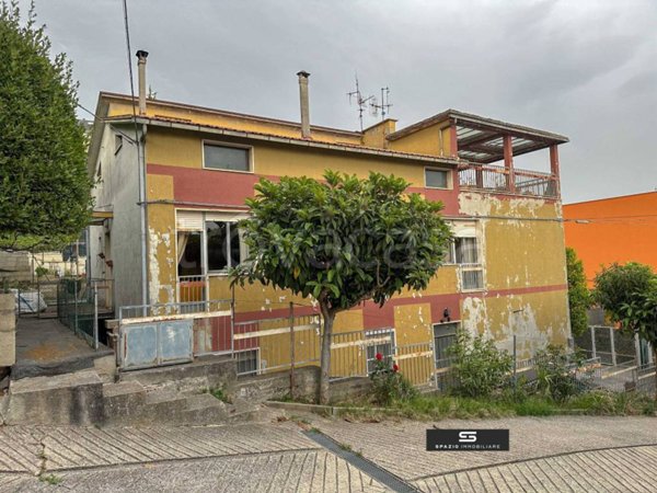 casa indipendente in vendita a Teramo in zona Colleatterrato Alto