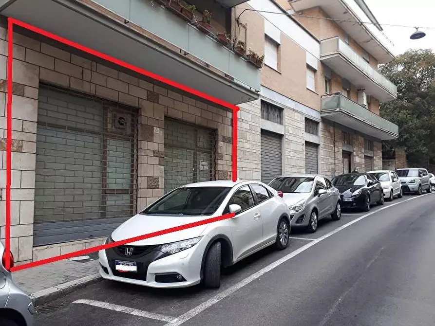 locale commerciale in vendita a Teramo in zona Centro Città
