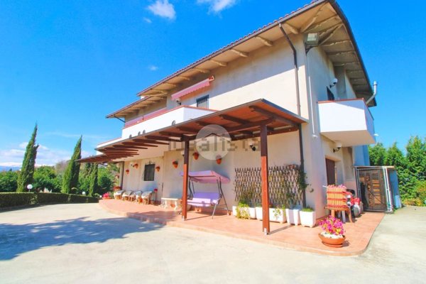 casa indipendente in vendita a Teramo in zona Centro Città